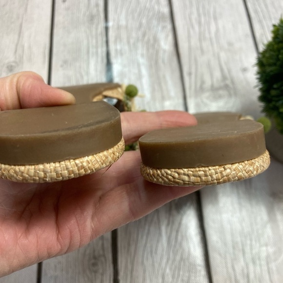 BCBGENERATION Genna Straw Pom Pom Slides - Picture 8 of 9